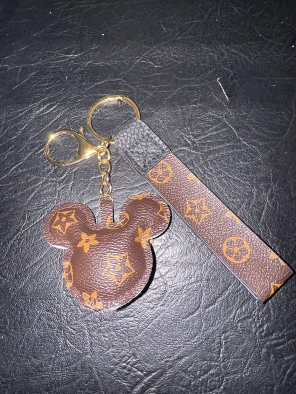 Keychain wristlet dark brown faux leather mouse with bow, NEW (SS)